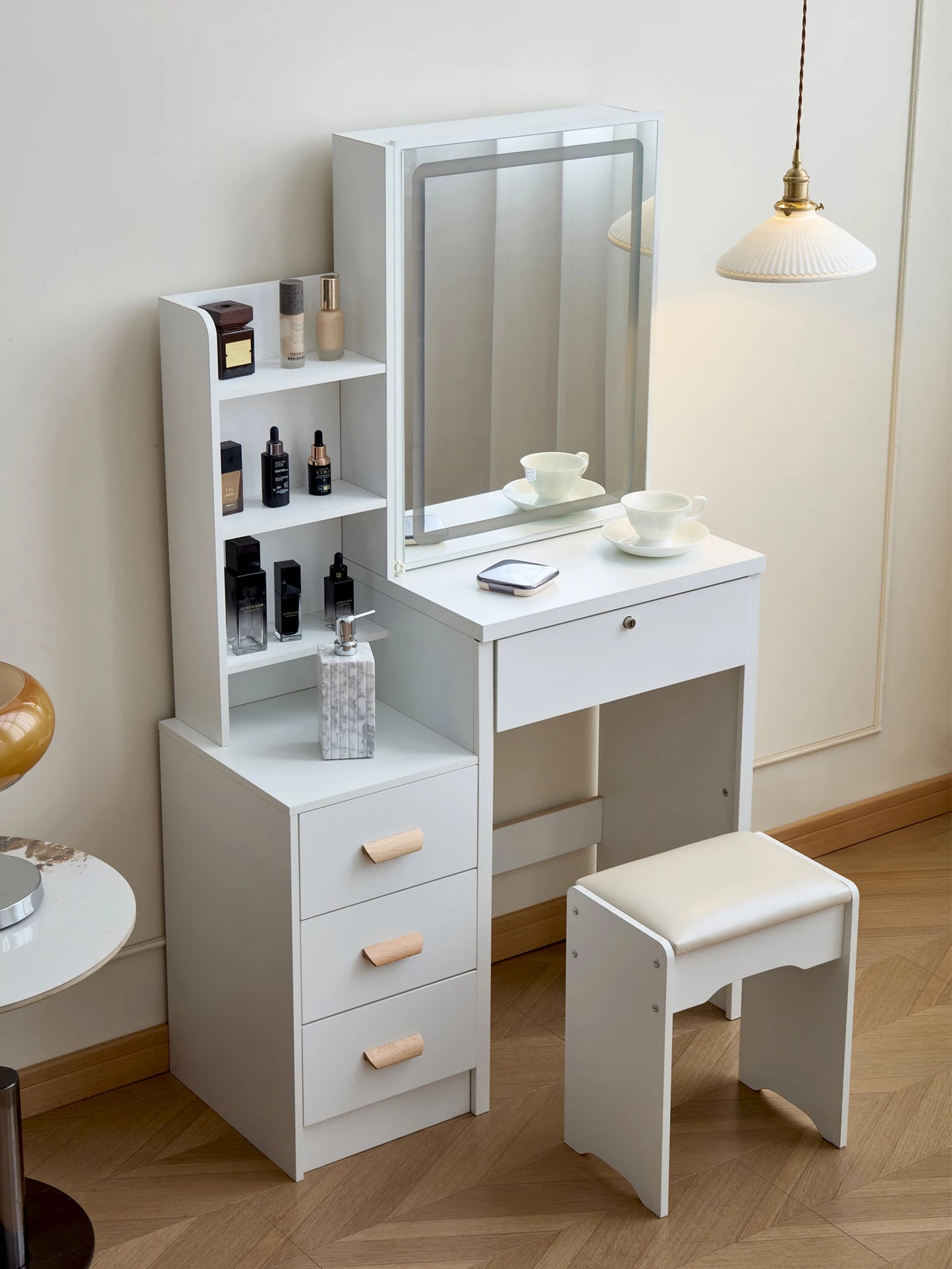 General Use Makeup Dresser With Sliding Mirror And Lights